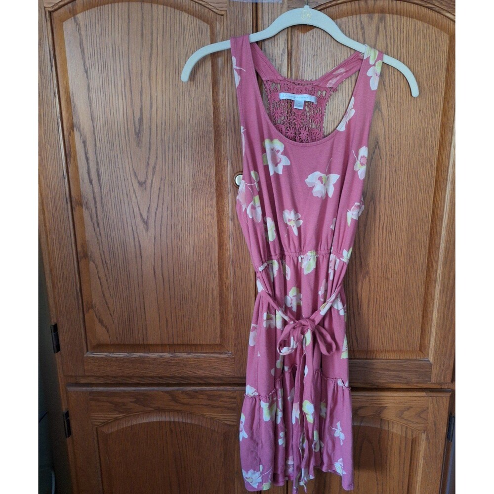 LAUREN CONRAD Beautiful Coral Floral CROCHET Ruffled DRESS Medium